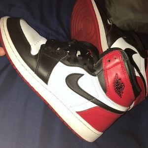 Air Jordan 1 black toe